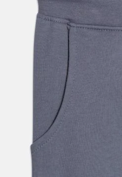 Friboo 3 Pack - Pantalones Deportivos - Grey/Black/Blue 7 Friboo 3 Pack - Pantalones Deportivos - Grey/Black/Blue -Friboo Tienda 401256becfab442e8a8ba8fdd9c7dc88